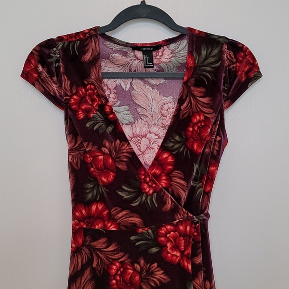 Forever 21 Dresses & Skirts - Velvet Wrap Dress